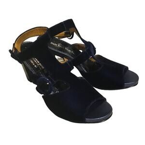 NWT Femme Right Bank Shoe Co Midnight Velvet Shoes